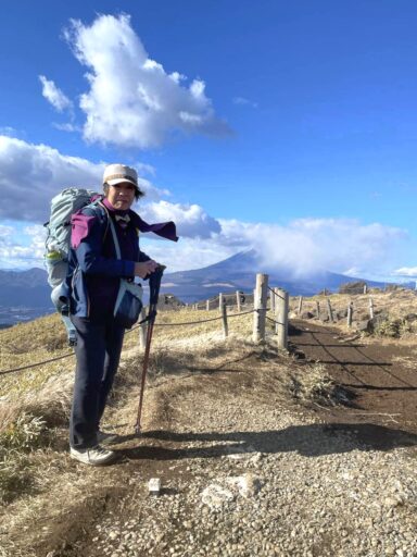 頼れるサブリーダー、颯爽と山景に映える